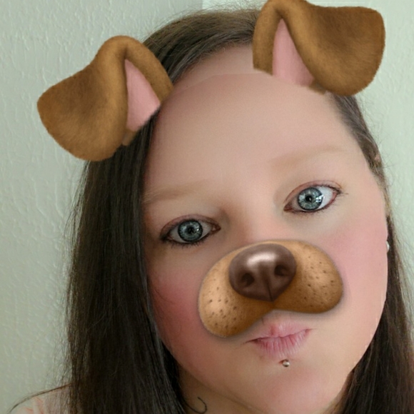 Meet your Posher, Stephanie - Picture 2 of 3